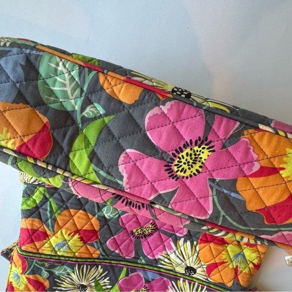 Vera Bradley Vera tote bag in the "Jazzy Blooms" pattern ❤️ - Picture 6 of 6